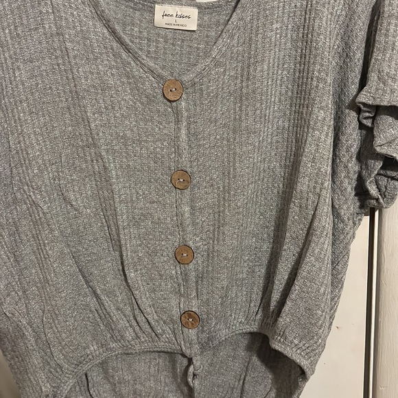 Woman’s shirt! - Picture 3 of 3